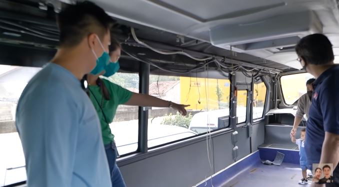10 Momen Baim Wong beli bus buat jalan-jalan, fasilitasnya keren abis