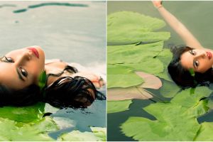 7 Gaya pemotretan Valerie Thomas berendam di kolam, memesona