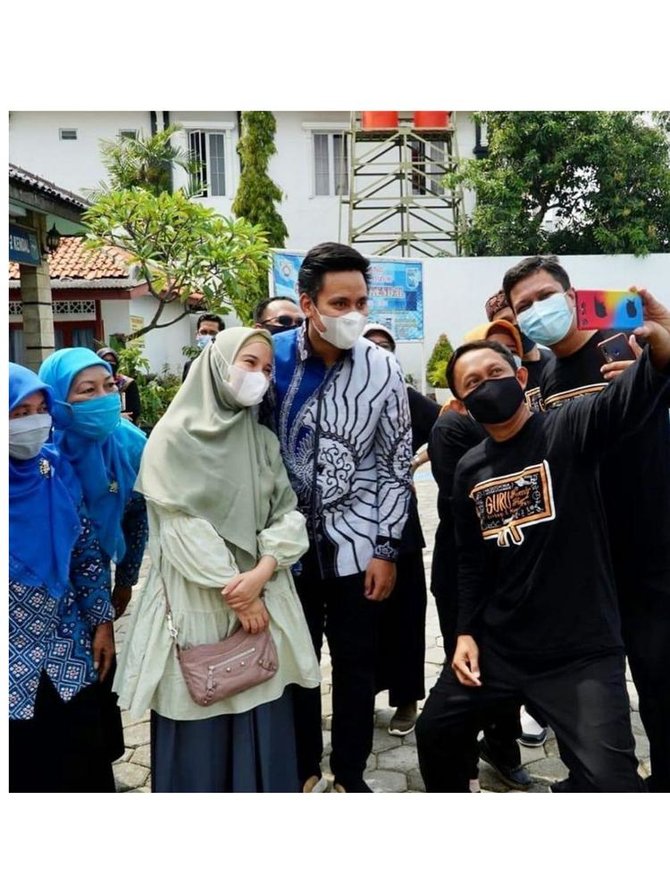 10 Gaya Chacha Frederica jadi istri bupati, auranya terpancar