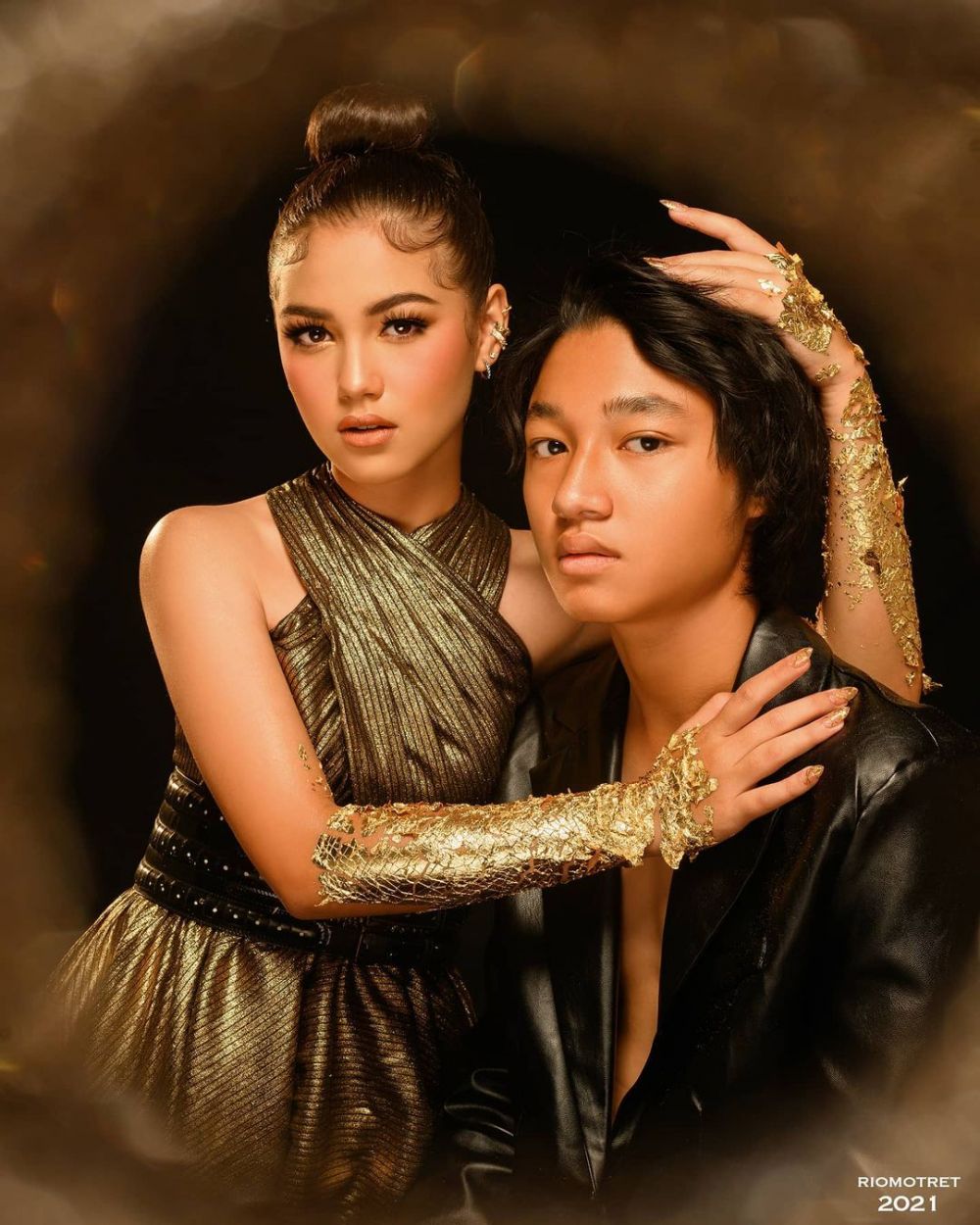 9 Gaya pasangan 'Dari Jendela SMP' saat pemotretan, bikin baper