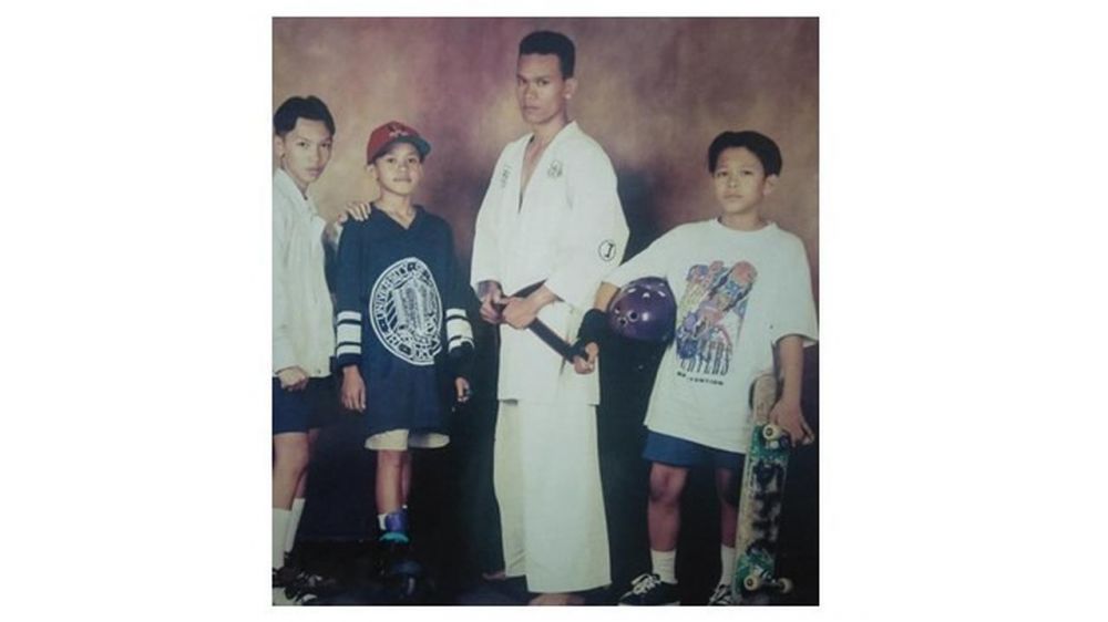 Potret lawas 10 seleb bareng geng pertemanan di SMP, kompak abis