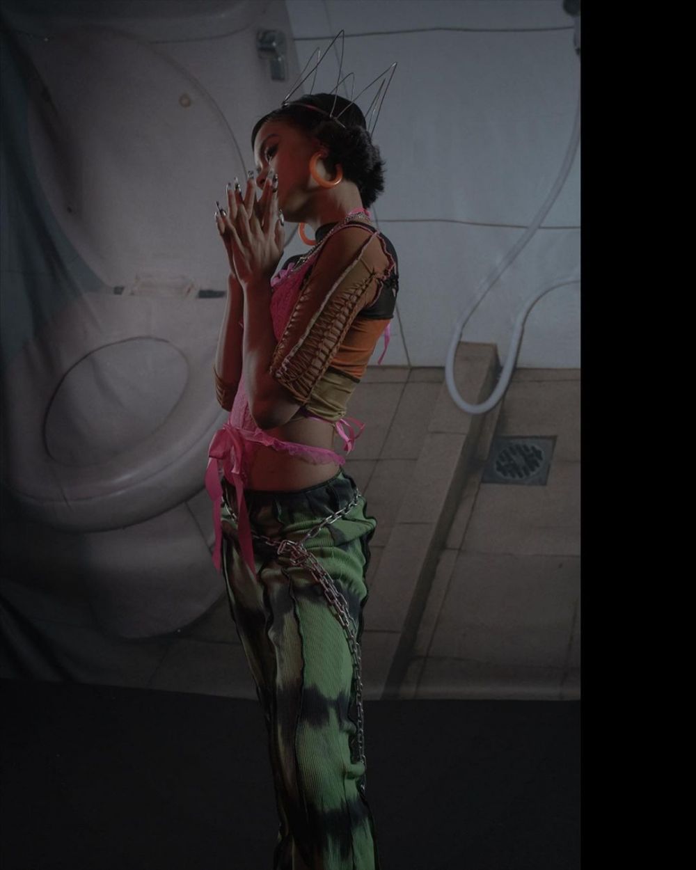 12 Pemotretan Eva Celia dengan gaya etnik, bikin pangling