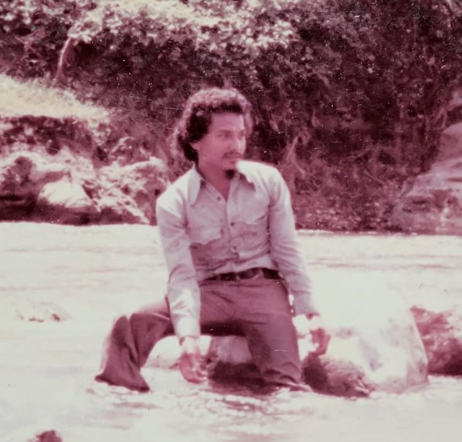 Potret masa muda ayah 10 pesinetron, parasnya bikin terpana