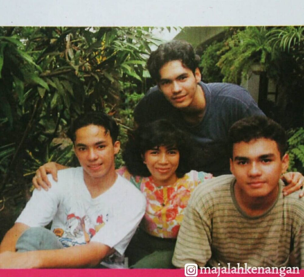 10 Potret kompak Syach bersaudara di majalah jadul, idola pada masanya