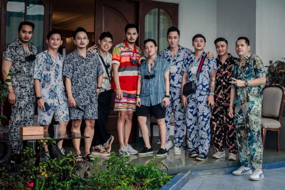 10 Momen ulang tahun Aher suami Elly Sugigi, bertema piyama