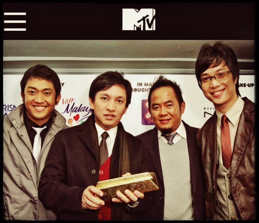 10 Potret lawas Yovie Widianto, gaya SMA-nya curi perhatian