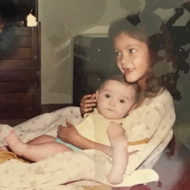 7 Potret masa kecil Julie Estelle dan Cathy Sharon, sister goals