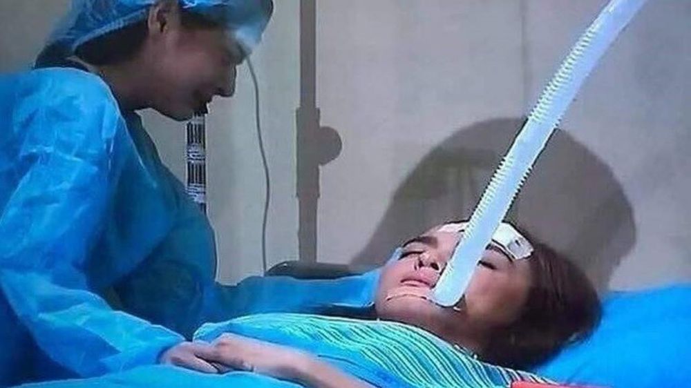 10 Momen lucu pura-pura sakit ini bikin senyum kesal