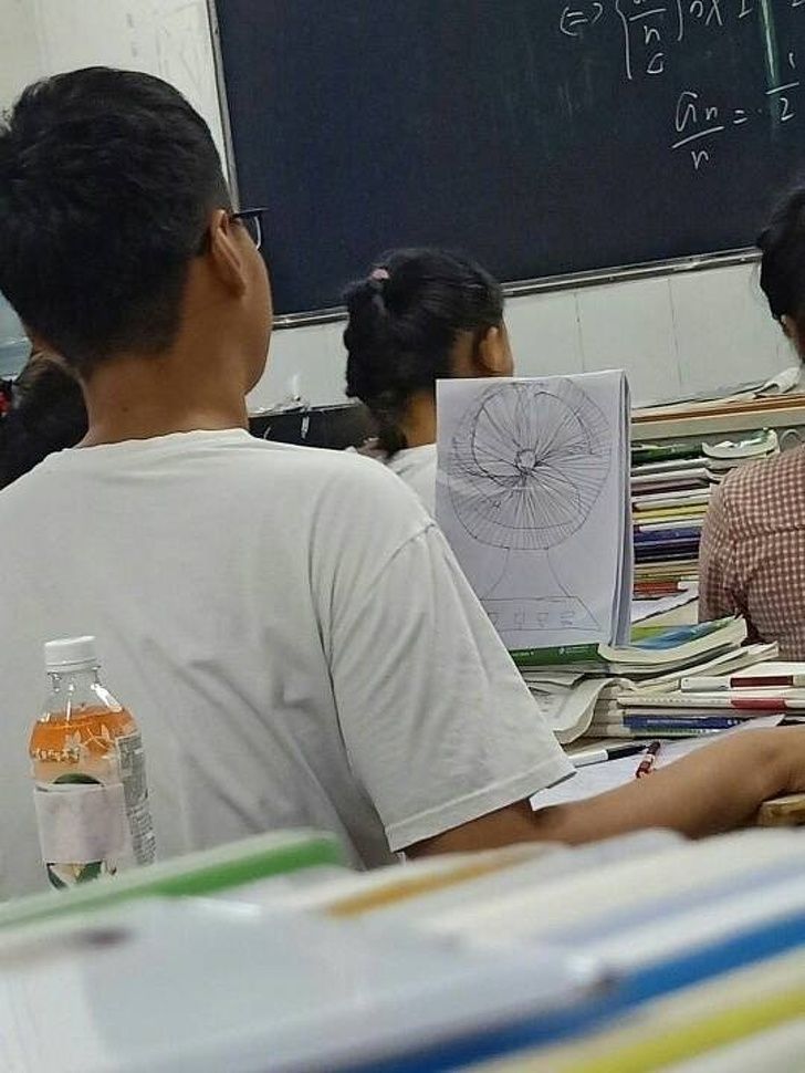 10 Potret orang gabut bertingkah absurd ini bikin geleng kepala