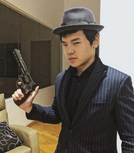 10 Aksi nyentrik Nicholas Sean main Airsoft Gun, curi perhatian