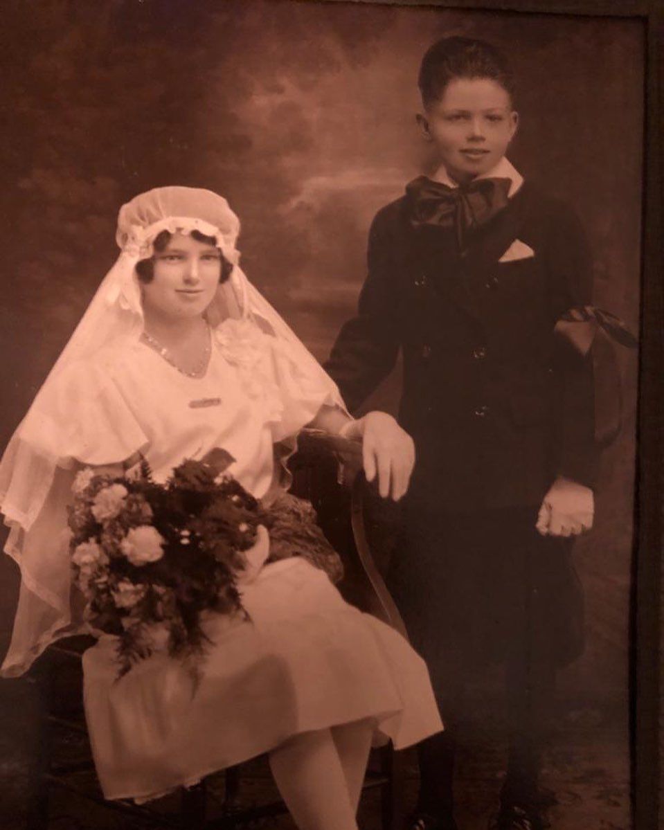 Potret masa muda 10 kakek seleb, parasnya bikin terpana