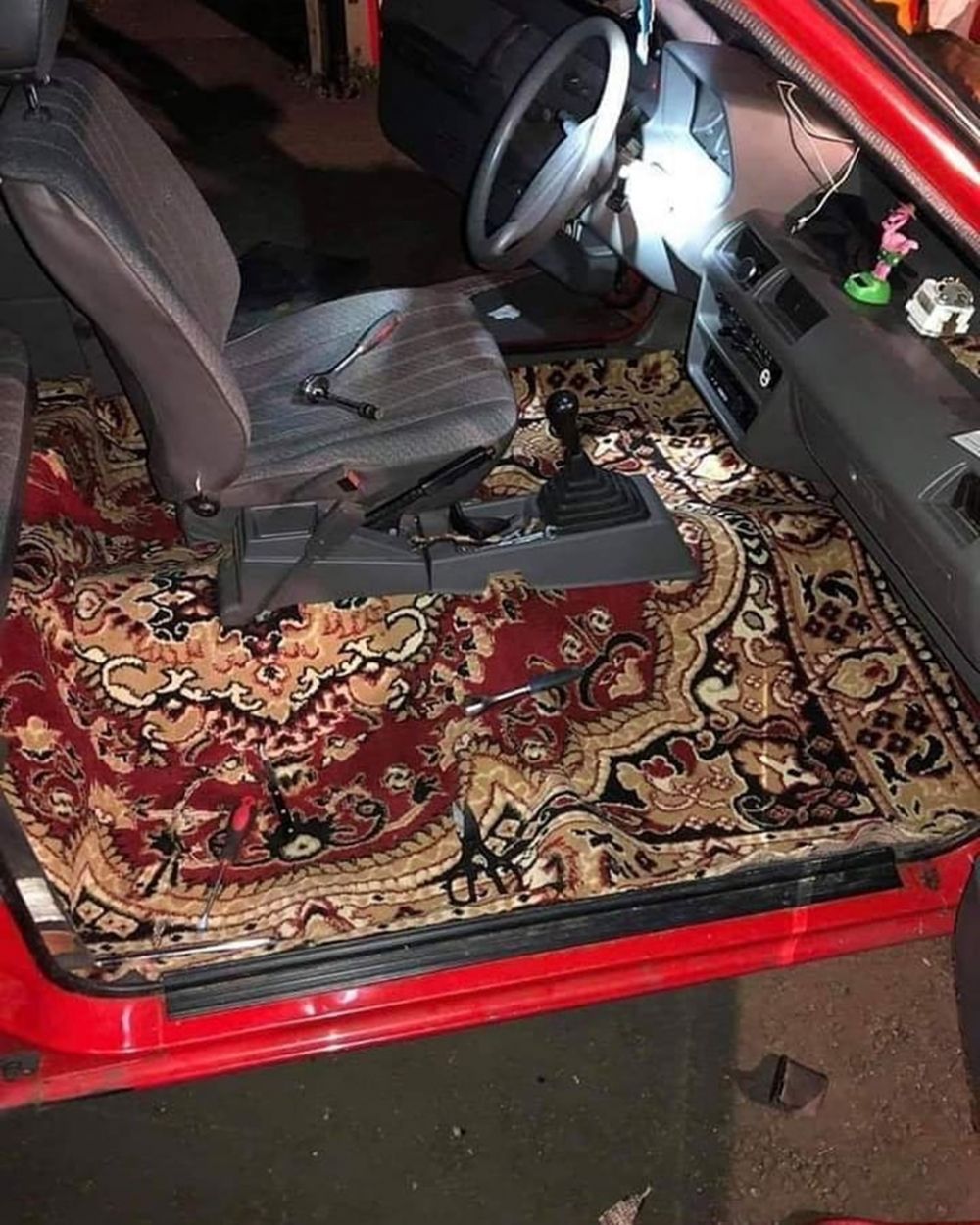 10 Desain gagal interior mobil ini bentuknya bikin gigit jari