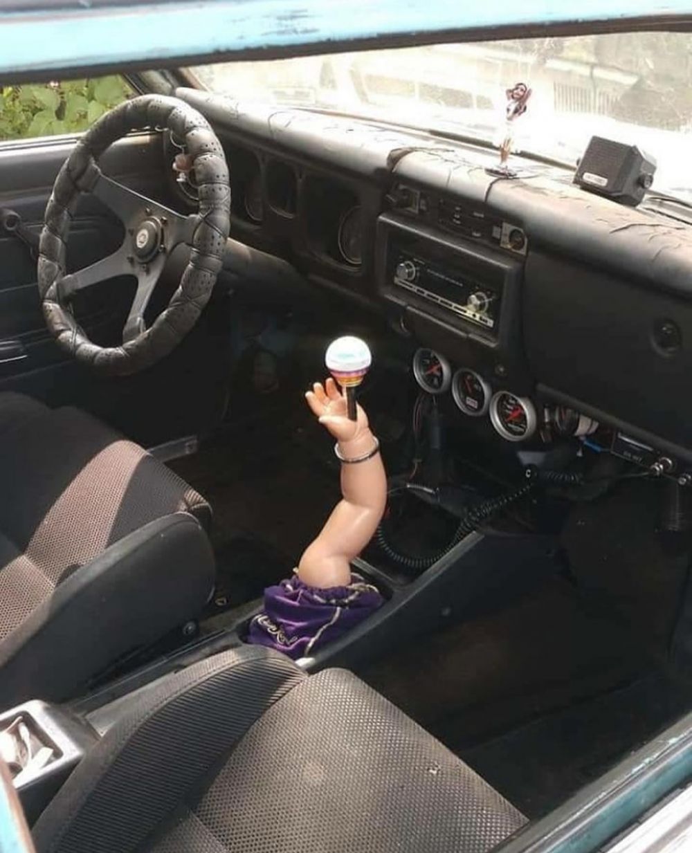 10 Desain gagal interior mobil ini bentuknya bikin gigit jari