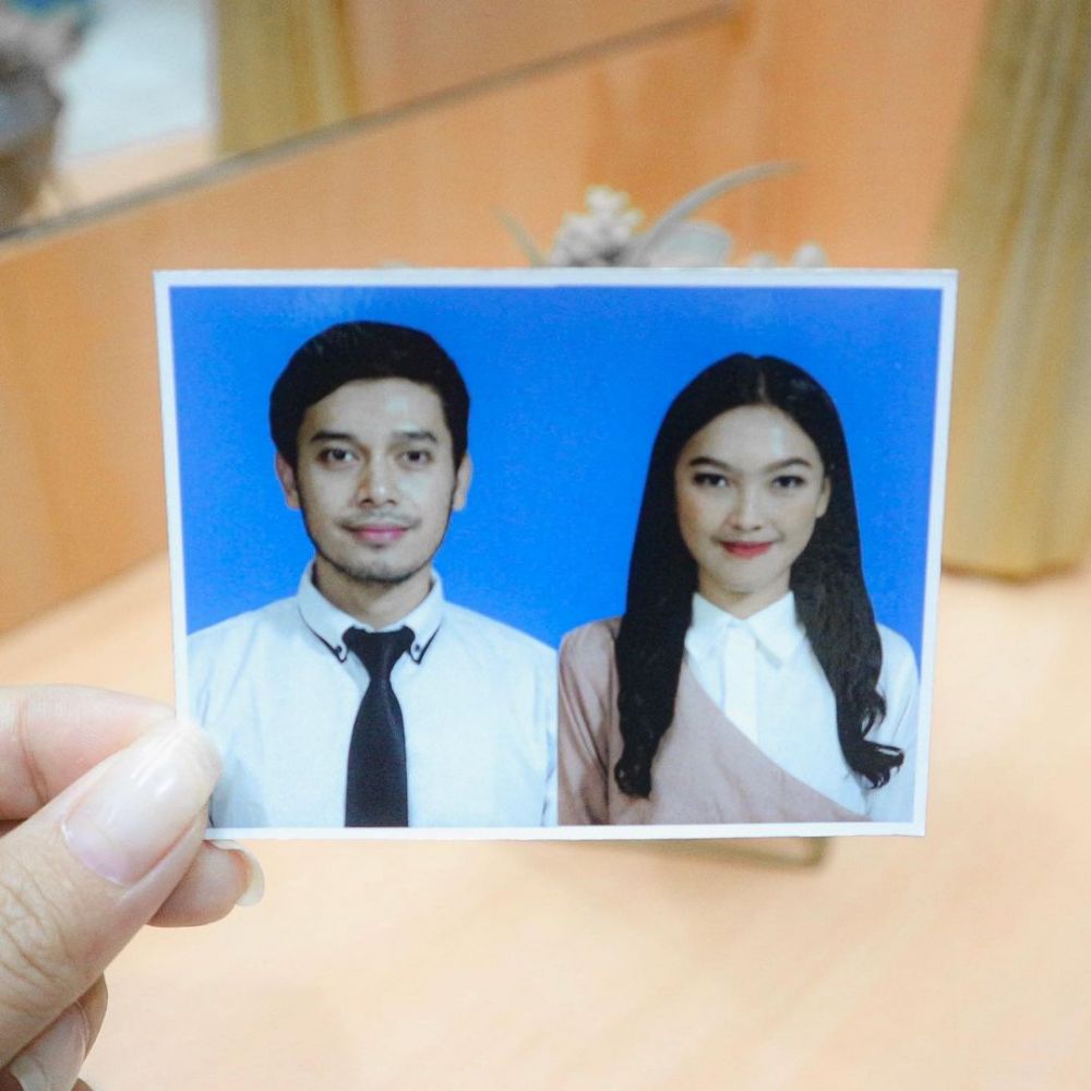 Pesona 15 seleb cantik di pasfoto buku nikah, parasnya curi perhatian