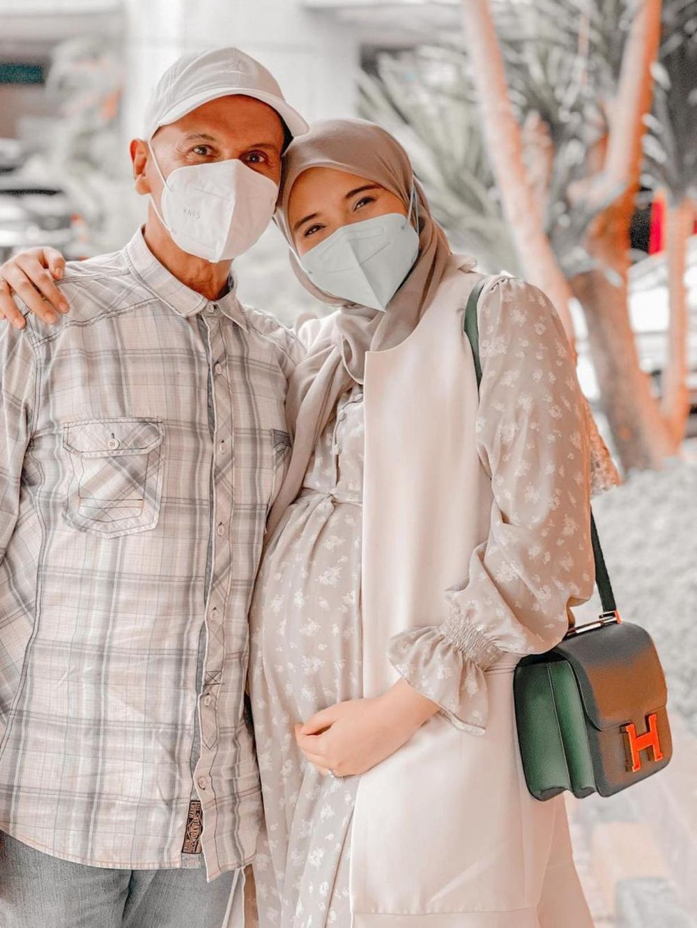 8 Potret manis kebersamaan Zaskia dan Mark Sungkar yang bikin haru