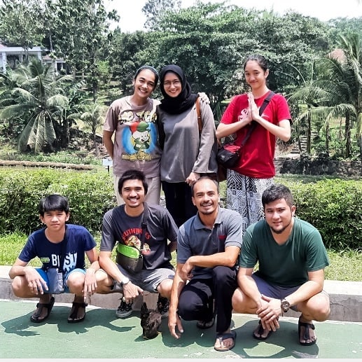 8 Potret kebersamaan Attar Syach dan Duta Sheila on 7, ipar goals