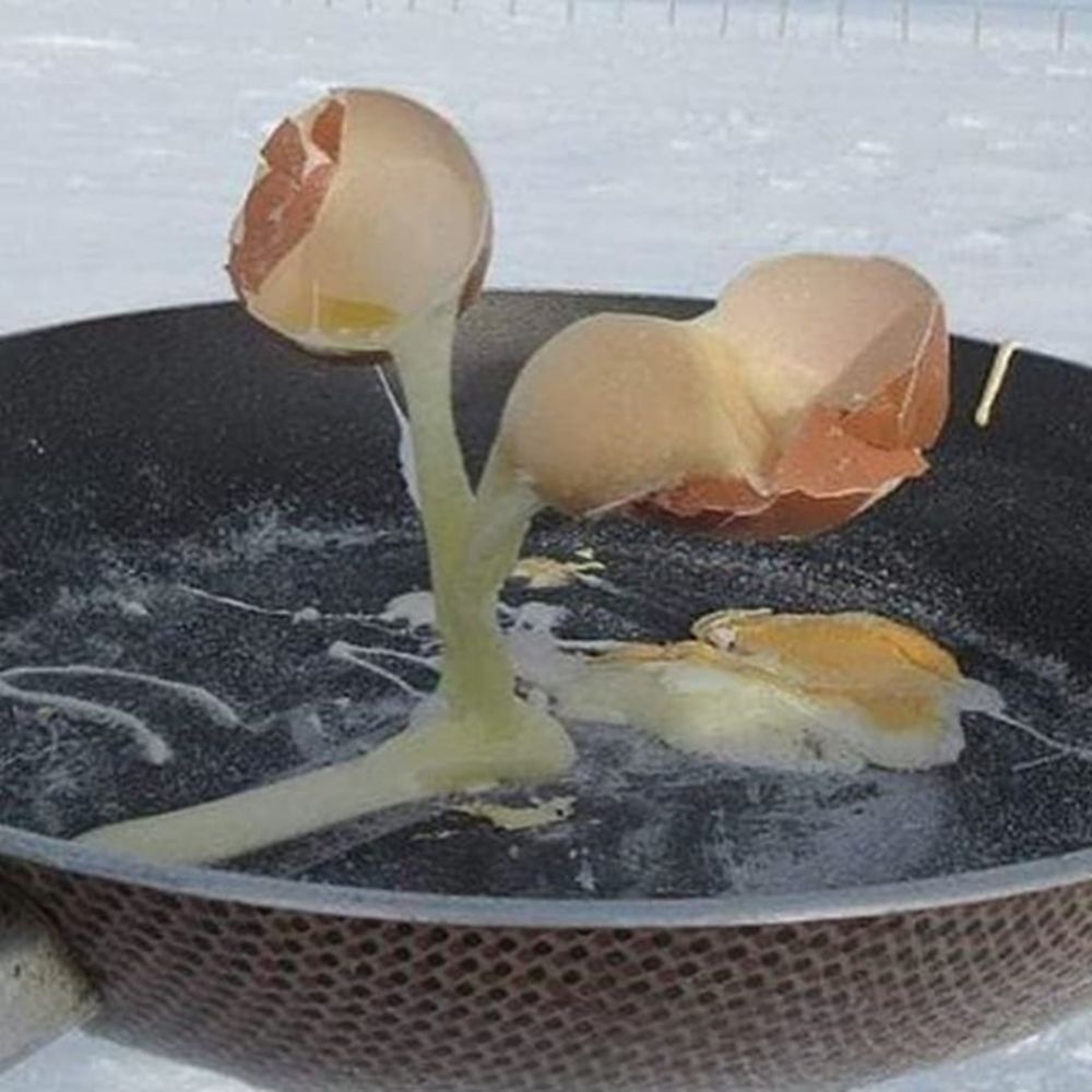 aksi nyeleneh masak telur © Instagram
