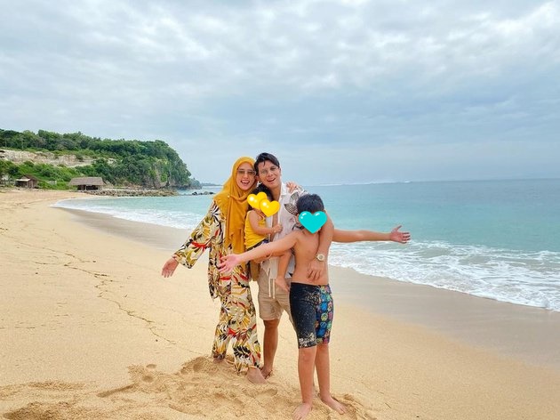 10 Momen liburan Fairuz A Rafiq di Bali, sambil merayakan ulang tahun