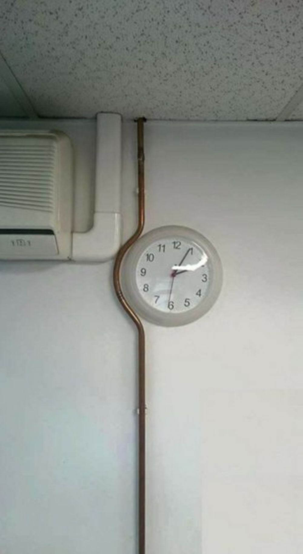 10 Momen terlalu maksa saat pasang barang, bikin tepuk jidat