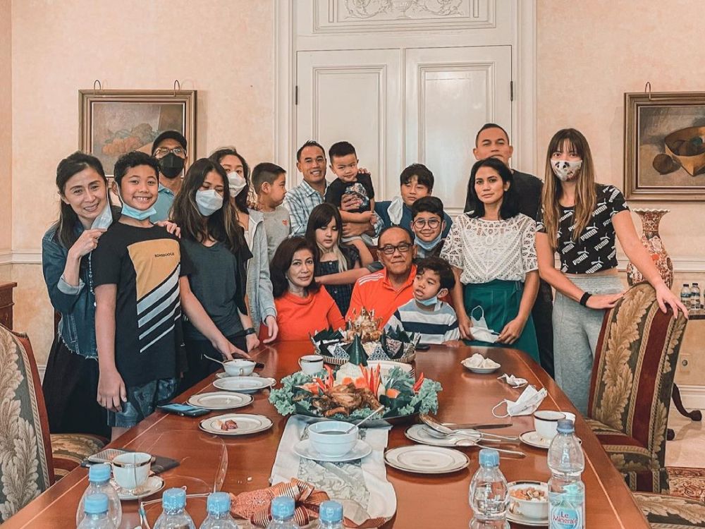 10 Momen pesta ulang tahun mertua Nia Ramadhani, perayaannya mewah