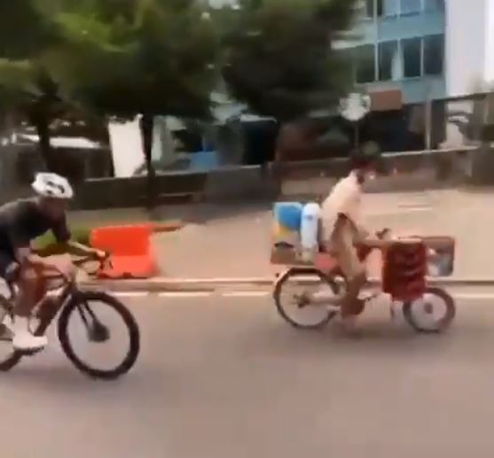 Viral aksi adu balap pedagang keliling dengan pesepeda road bike