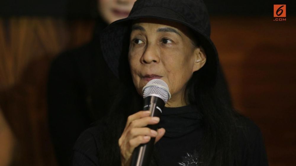 Usia di atas 50 tahun, 8 seleb ini masih betah melajang