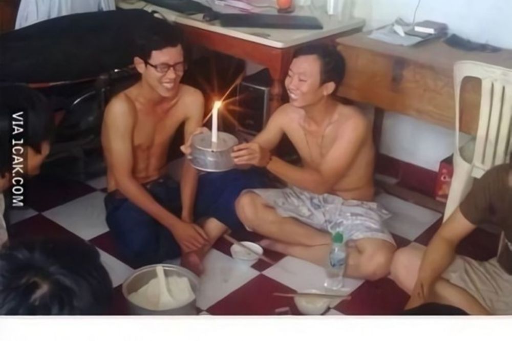 8 Momen perayaan unik ala warganet ini bikin nyengir