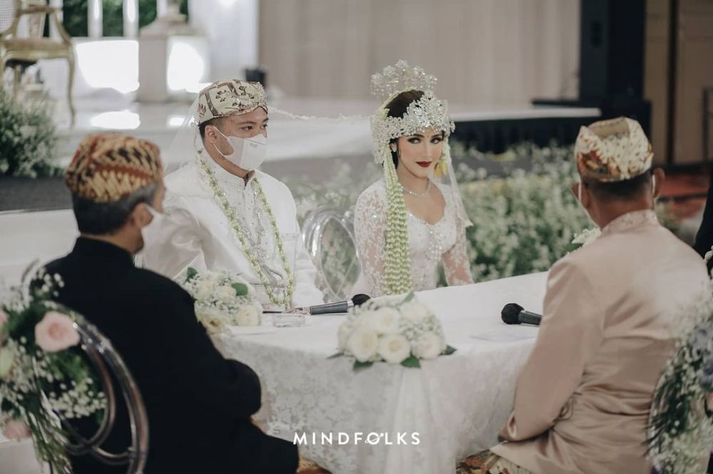 10 Momen pernikahan Syahra Larez mantan Rizky Billar, usung adat Sunda