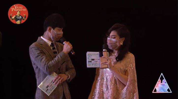 Gaya 7 seleb di pernikahan Kalina-Vicky, Celine Evangelista manglingi