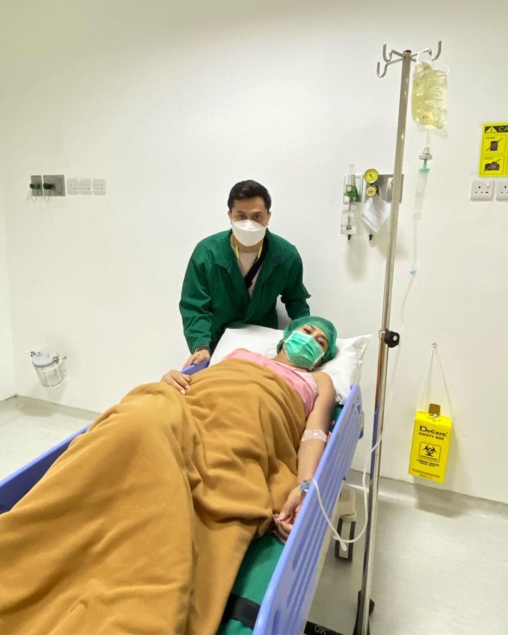 10 Momen kelahiran anak pertama Louise Anastasya, bikin haru