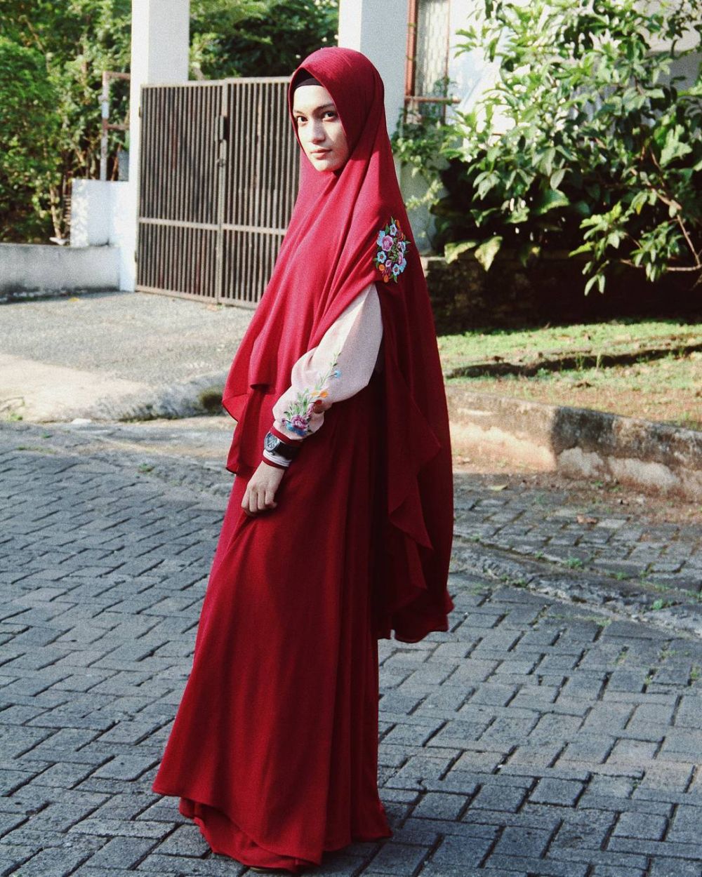 8 Pesona Jihan Salsabila, seleb TikTok istri Ustaz Syam Elmarusy