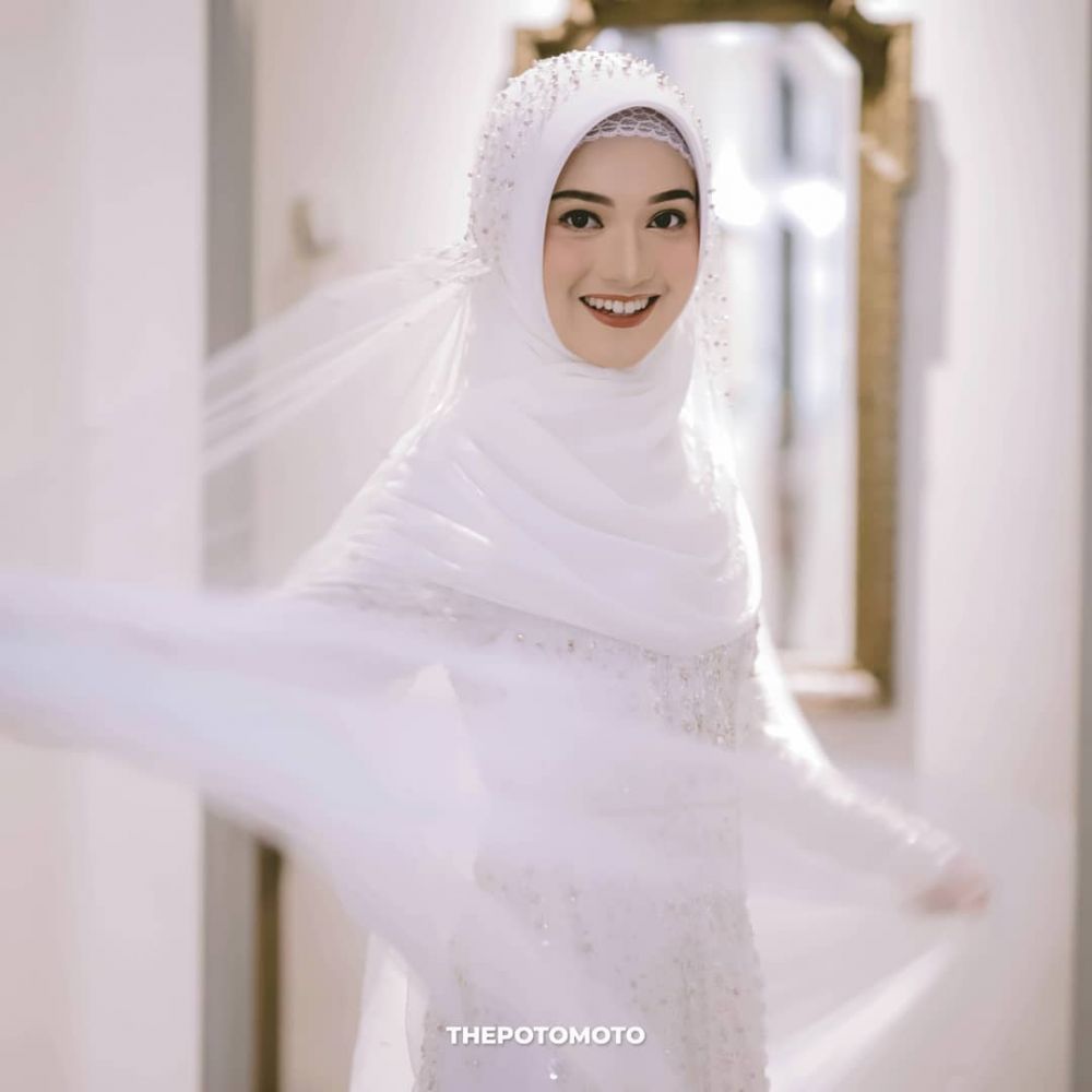 8 Pesona Jihan Salsabila, seleb TikTok istri Ustaz Syam Elmarusy