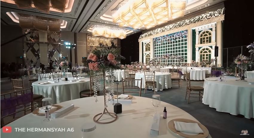 10 Potret dekorasi lamaran Atta dan Aurel, indahnya bak taman bunga