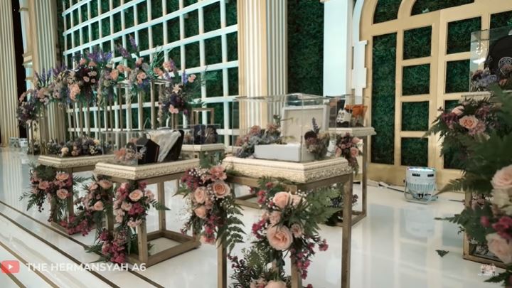 10 Potret seserahan Atta Halilintar dan Aurel, jumlahnya 19 kotak