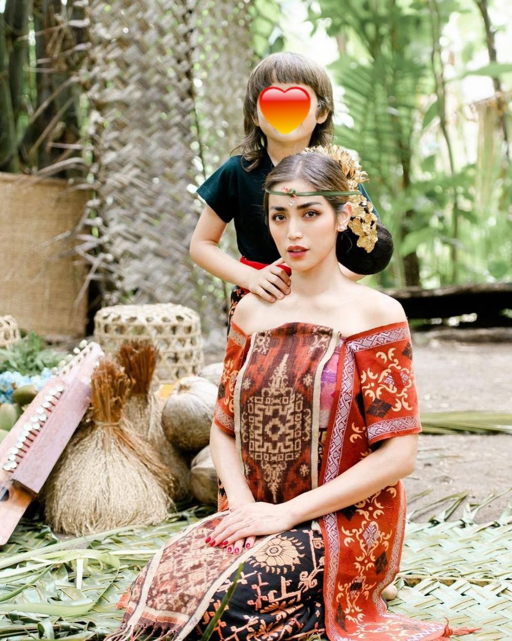 10 Pemotretan Jessica Iskandar pakai baju adat Bali, auranya terpancar
