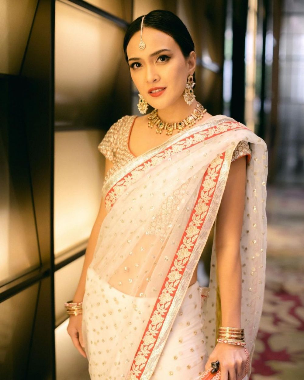 8 Potret Shandy Aulia kondangan pakai baju India, bak aktris Bollywood