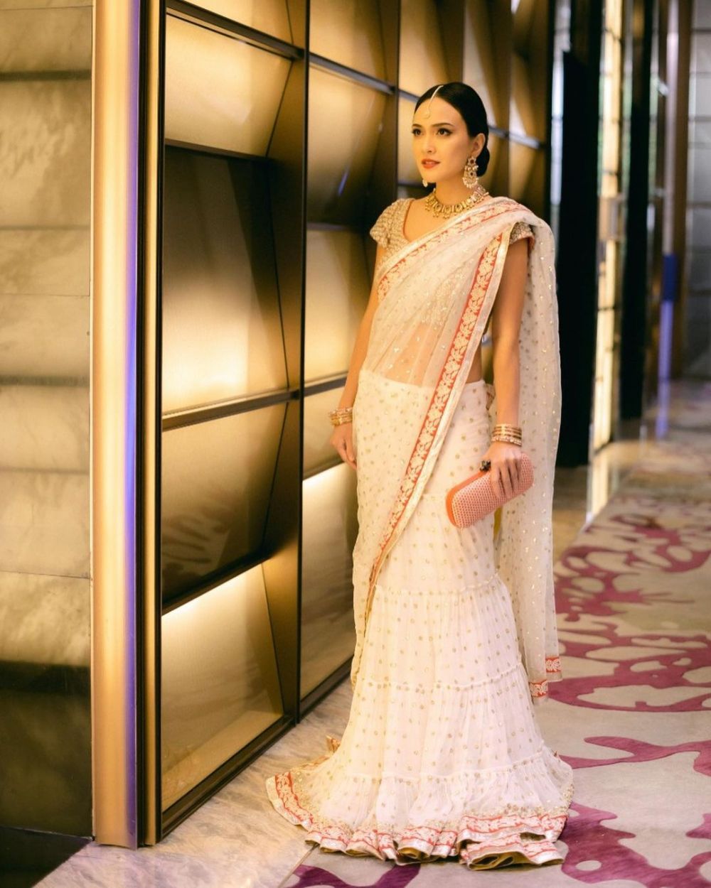 8 Potret Shandy Aulia kondangan pakai baju India, bak aktris Bollywood