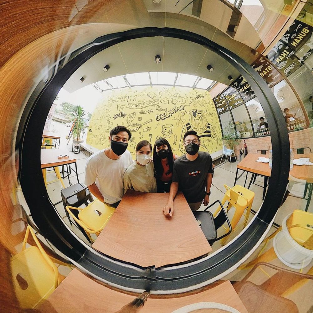 Punya dua cabang, ini 7 potret restoran ikan milik Dion Wiyoko