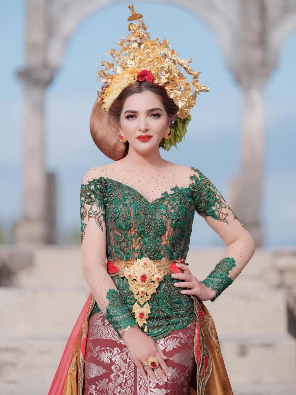 8 Seleb pakai baju adat Bali saat Hari Raya Nyepi 2021, curi perhatian