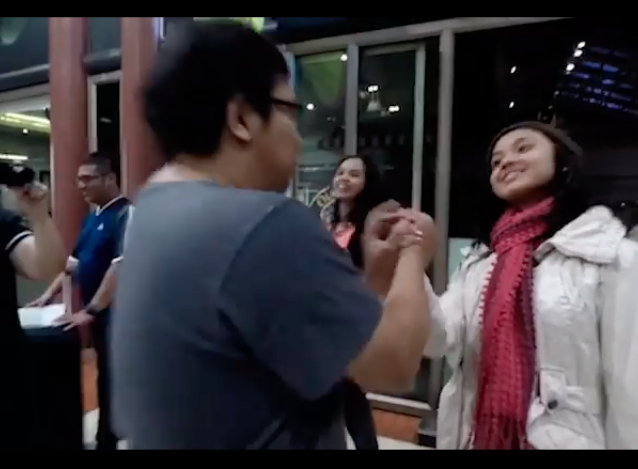 Sebelum terkenal, ini momen 7 seleb foto bareng artis