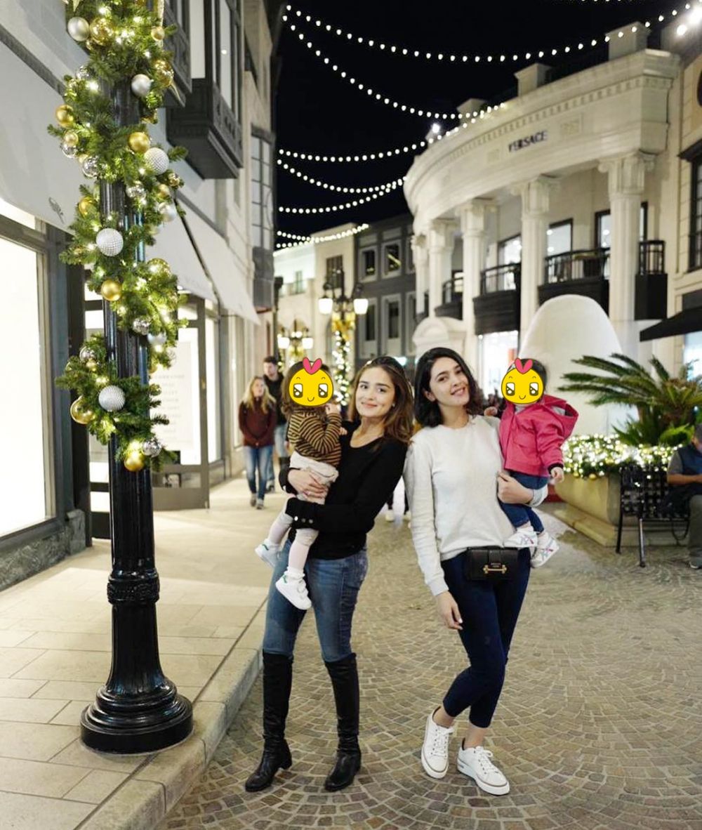 Sahabat dekat, intip 10 potret Nabila Syakieb dan Yasmine Wildblood