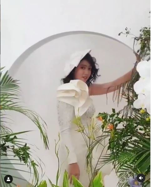 9 Gaya pemotretan Febby Rastanty dengan rambut pendek, bikin pangling