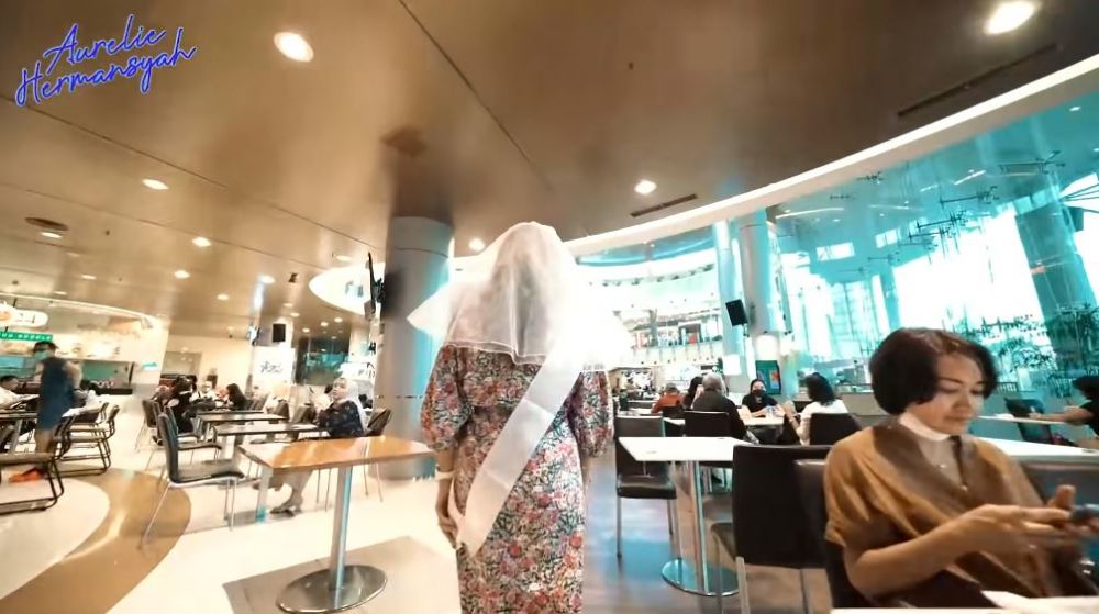 8 Momen seru Aurel Hermansyah diarak keliling mal saat bridal shower