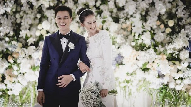 15 Seleb siarkan proses lamaran & pernikahan live di berbagai media