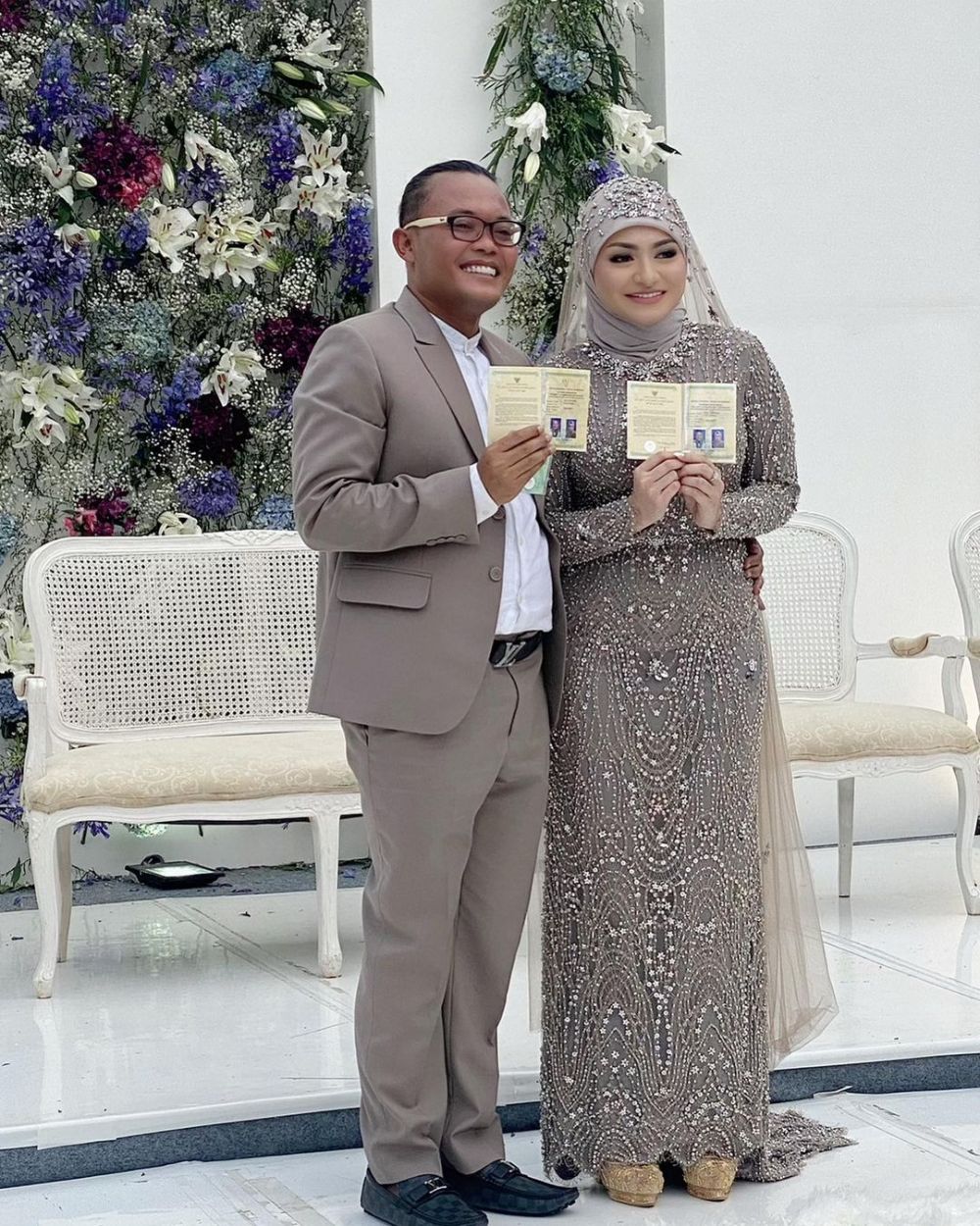 15 Seleb siarkan proses lamaran & pernikahan live di berbagai media