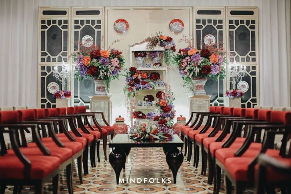 Intip dekorasi acara lamaran 10 seleb, ada yang bak taman bunga