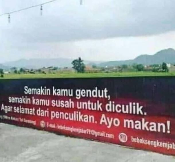 10 Cara promosi rumah makan ini nyelenehnya bikin pembeli gagal paham