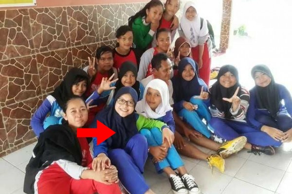 7 Potret lawas Lesty Kejora bareng geng SMA, gaya hijabnya ikonik