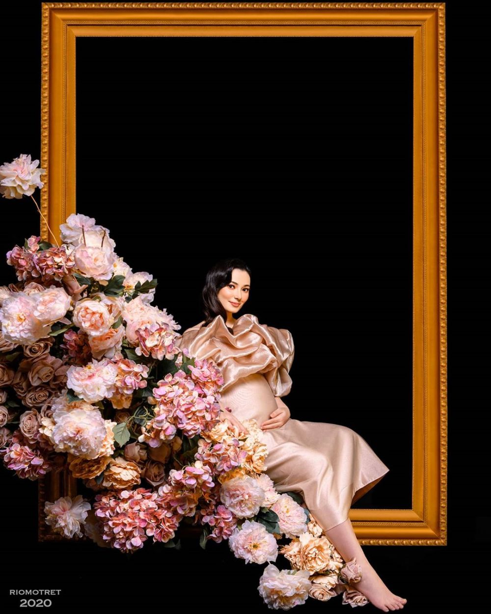 Potret maternity shoot keren 10 pesinetron, konsepnya bikin naksir