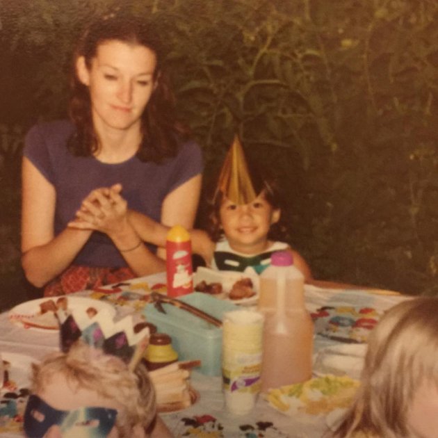 Potret masa kecil 10 presenter cantik, Luna Maya tomboi abis